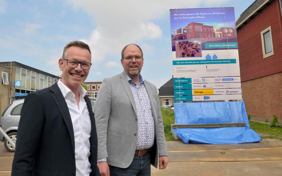 Foto's Van Ah Uithuizen Bouwbord Schoolstraat Uithuizen onthuld - Elzinga Groep