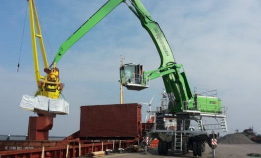 Elzinga Cargo neemt nieuwe kraan in gebruik