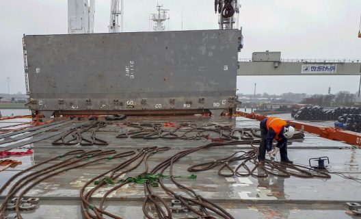 Hijsspecialist keurt in binnen- én buitenland!