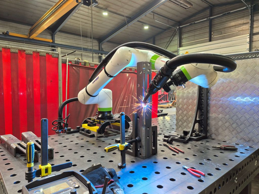 Lasrobot Elzinga Machinefabriek